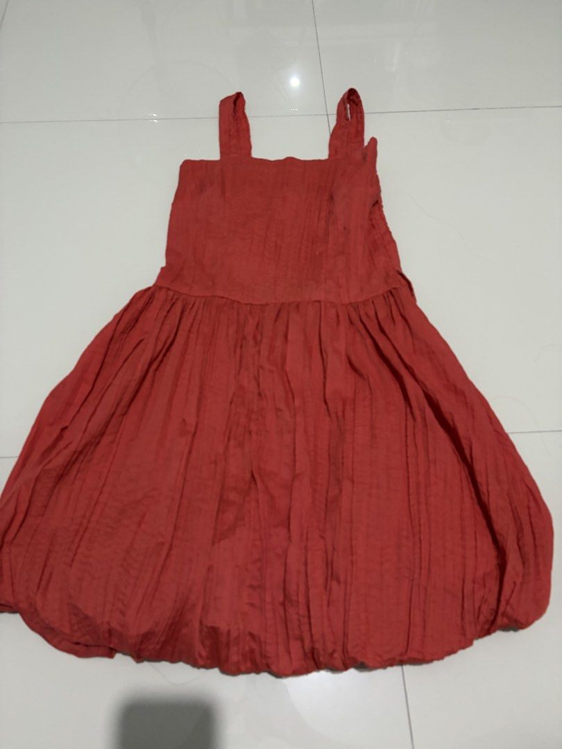 Red Bubble Hem Mini Dress Sleeveless Medium (Category: Dresses) located in Mapandan. Submitted by lovedc.bychi (Listing ID 1467710425, Image 2). Description: Brand: Ofar Size: Medium Length: 34.5 inches; adjustable straps with button Flaws:. Condition Rate: 8/10 Mode of Payment: Gcash, GoTyme, Maya Mode of Delivery: Jnt or LBC *Color of the items may slightly differ from the actual due to lighting. *Manage your expectations, items posted on my ac