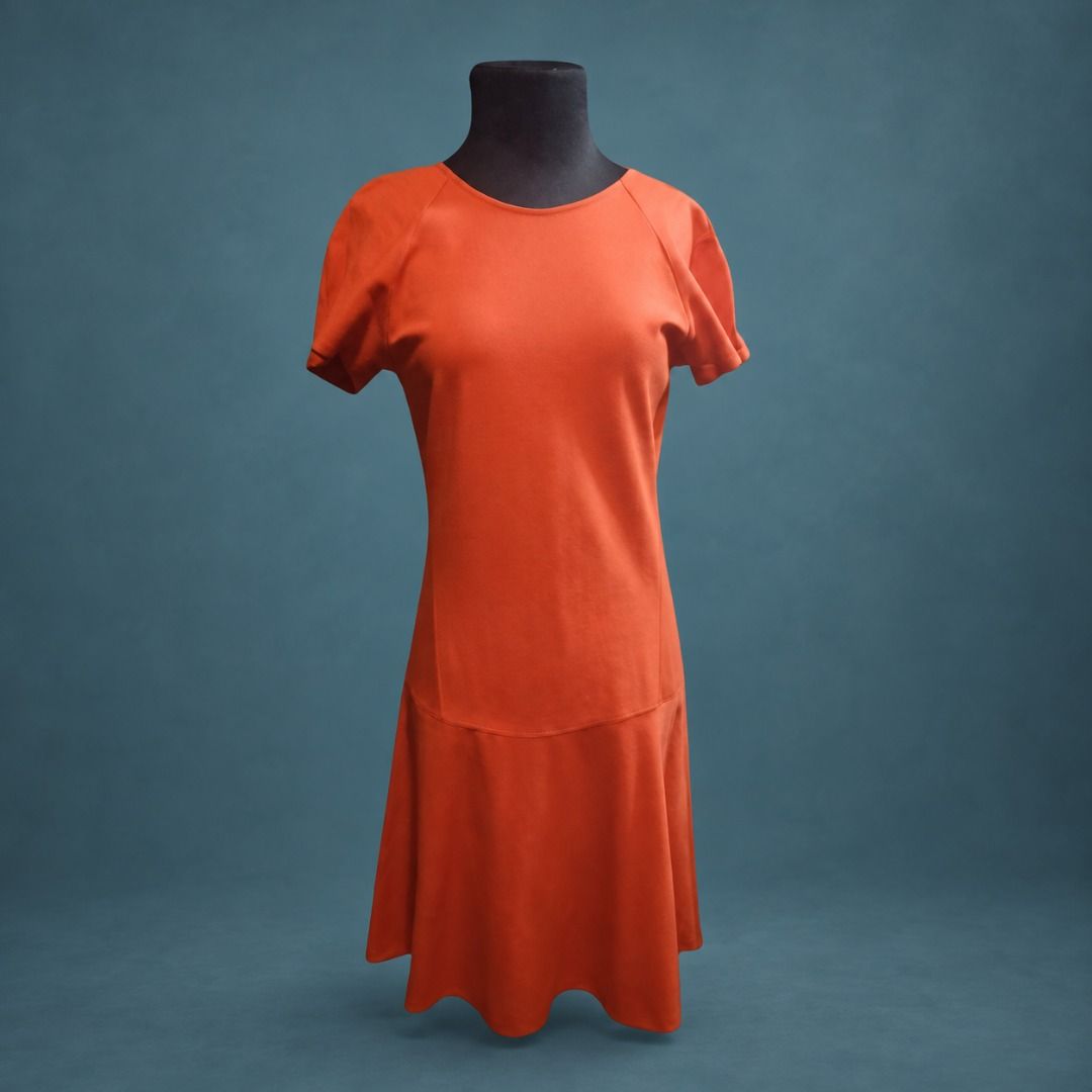 Red Short Sleeve Flare Dress (Category: Dresses) located in Muntinlupa City. Submitted by kaelakuneho (Listing ID 1467703686, Image 1). Description: - Color: Vibrant Red - Design: Solid color with round neckline - Fit: Fitted bodice with a knee-length flare skirt - Sleeves: Short sleeves - Fabric: Smooth and well-structured material - Condition: Brand new / Excellent.
