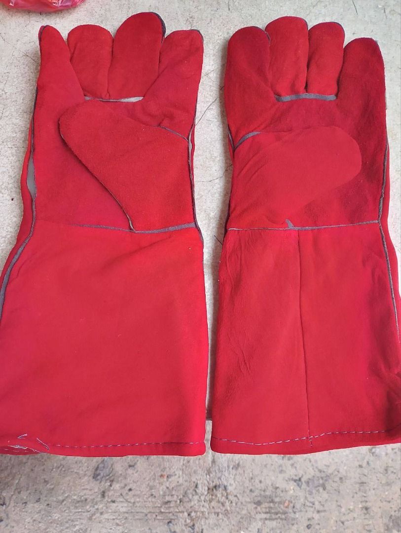 Red Welding Gloves Specs: 16" (Category: Everything Else Others) located in Manila. Submitted by 09171479278_elsie. (Listing ID 1467643548, Image 1). Description: Red Welding Gloves Specs: 16".
