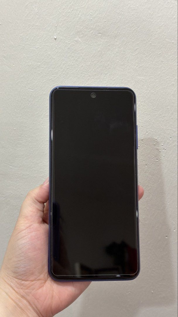Redmi Note 10 5G (Category: Xiaomi) located in Manila. Submitted by elliepixiee (Listing ID 1467699062, Image 2). Description: unit, charger and 1 case only.