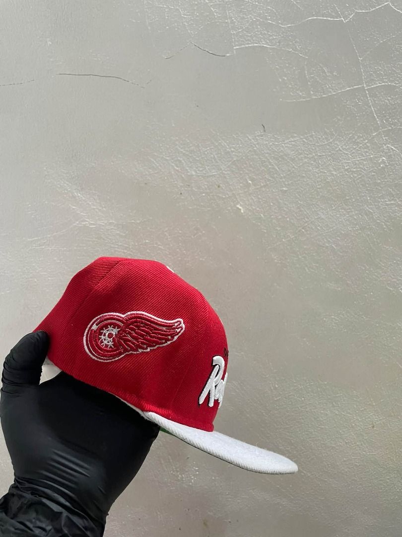 REDWINGS DLINE SCRIPT (Category: Caps & Hats) located in Caloocan City. Submitted by vntgxlocalsph (Listing ID 1467725407, Image 3). Description: NO ISSUE GOOD AS NEW.
