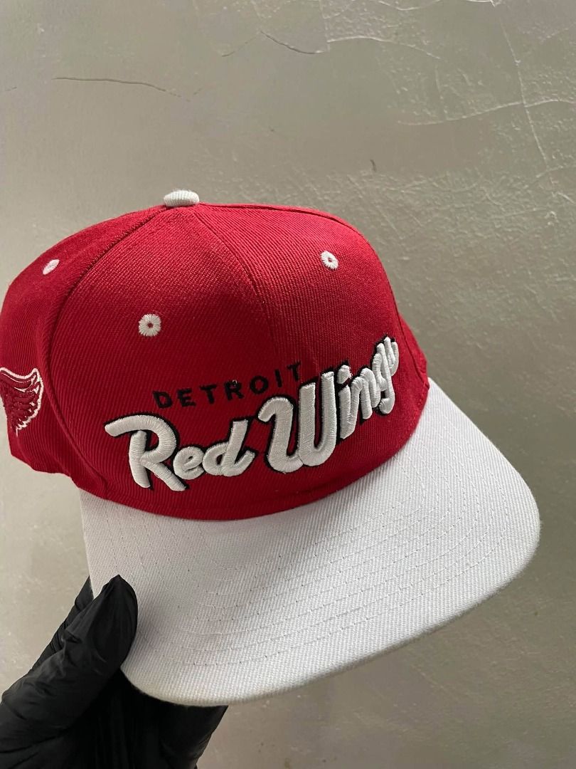 REDWINGS DLINE SCRIPT (Category: Caps & Hats) located in Caloocan City. Submitted by vntgxlocalsph (Listing ID 1467725407, Image 2). Description: NO ISSUE GOOD AS NEW.