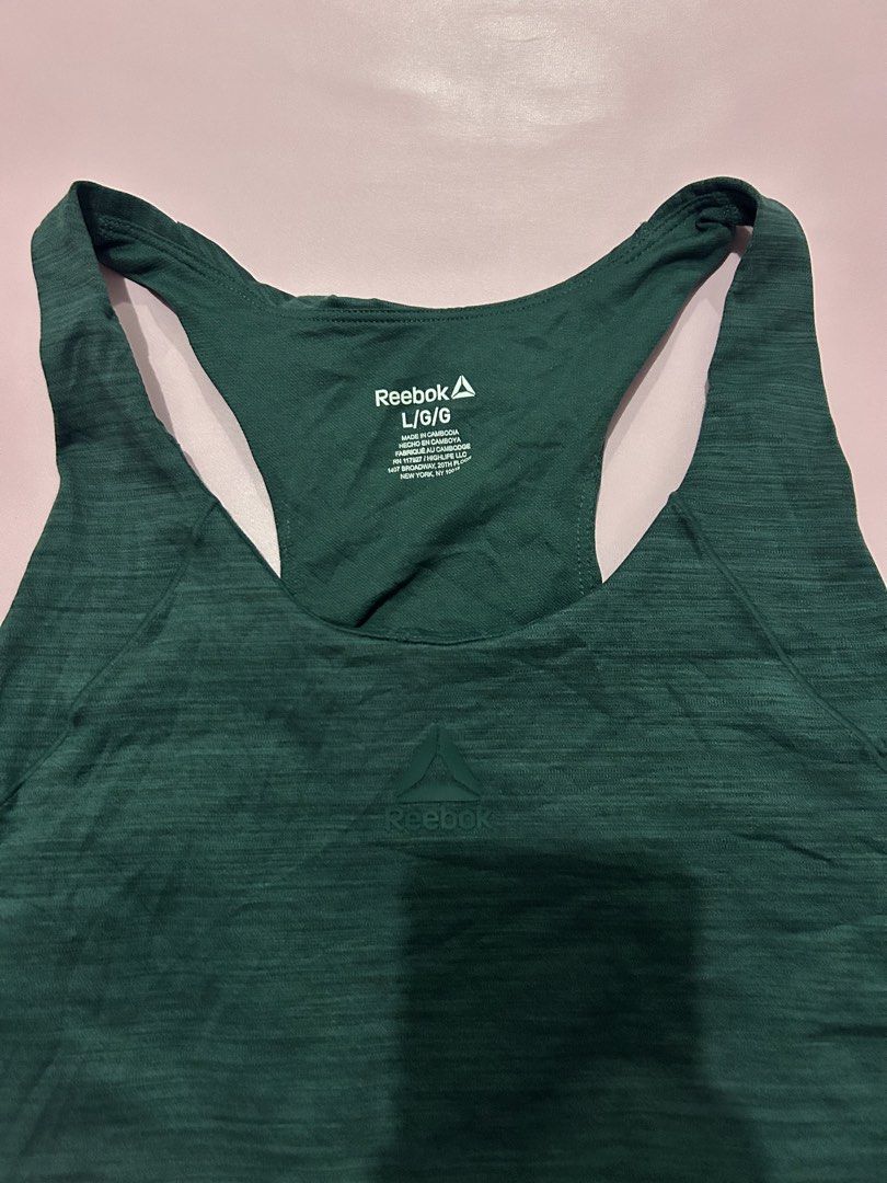Reebok Sports Bra (Category: Activewear) located in Manila. Submitted by chen_clybelles (Listing ID 1467839313, Image 2). Description: No pads, with pad slots.