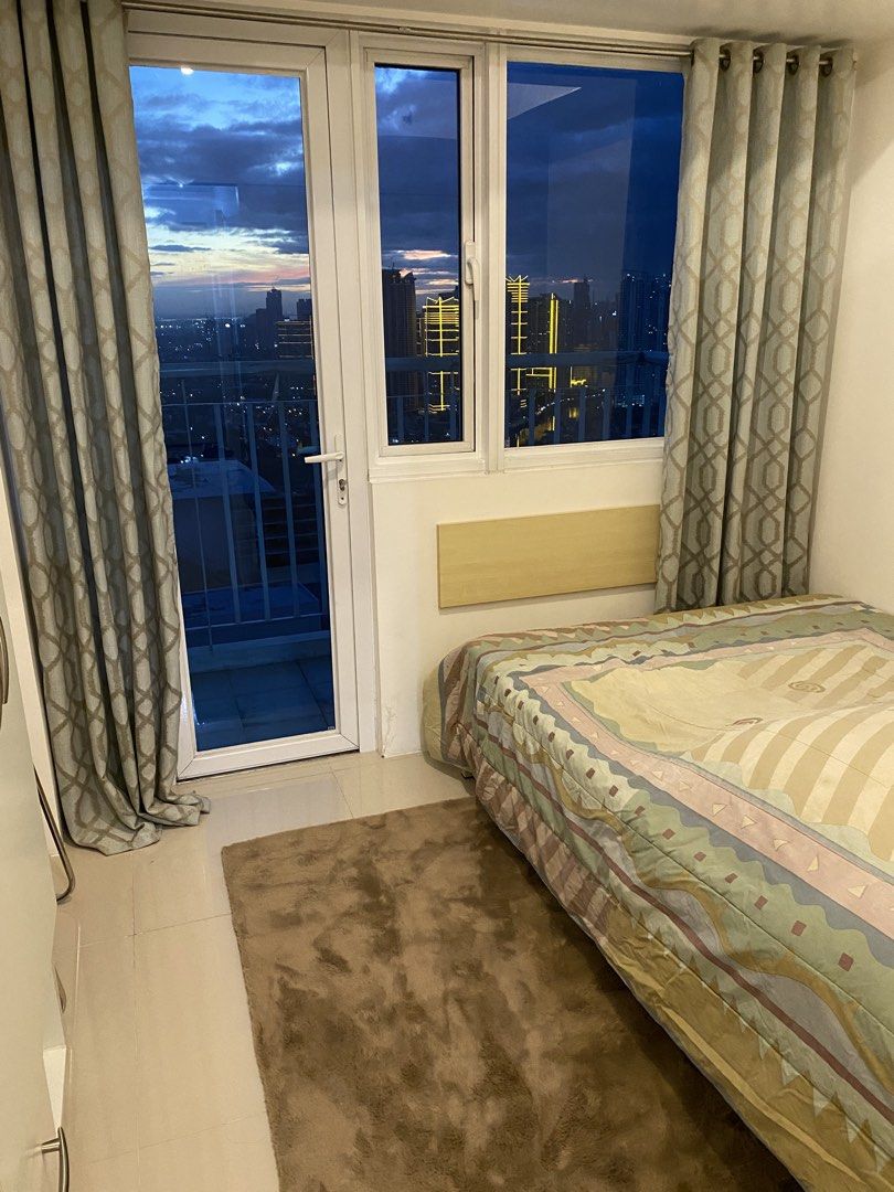 [RENT] 1BR Light Residences (Category: Apartments & Condos) located in Quezon City. Submitted by baroqueboy (Listing ID 1467738312, Image 2). Description: -1BR condo with incredible skyline views from the balcony -tower 3 -mall attached to MRT -recently renovated -includes basic furnishings: dining table, chairs, mattress w/bedframe, heater -sofa, ref, curtain not included Parking available 18,000 excluding assoc dues.
