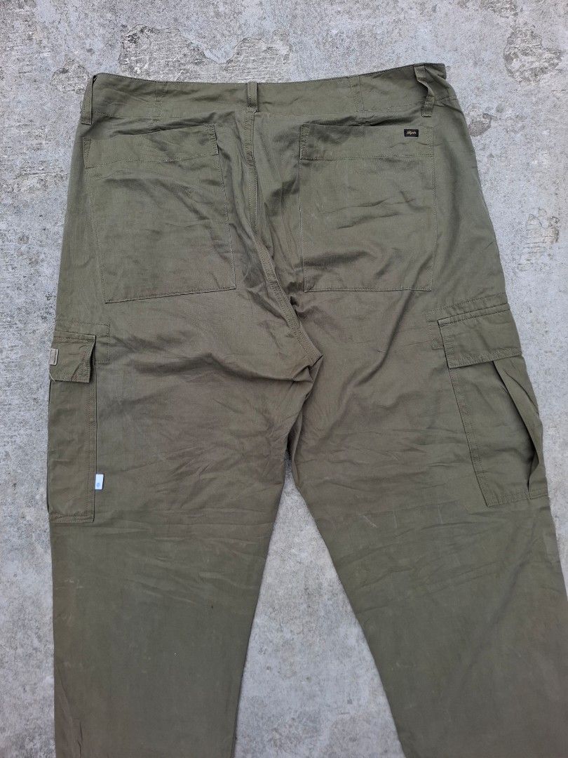 REPUTATION Paint Splattered/Repaired Distressed Military Pant (Category: Chinos) located in Iloilo. Submitted by mnky.bsns03 (Listing ID 1467747751, Image 3). Description: 9.5/10 Color rate No issues 36 Waistline 41 Length 14.5 Thigh 8.5 Leg Opening.