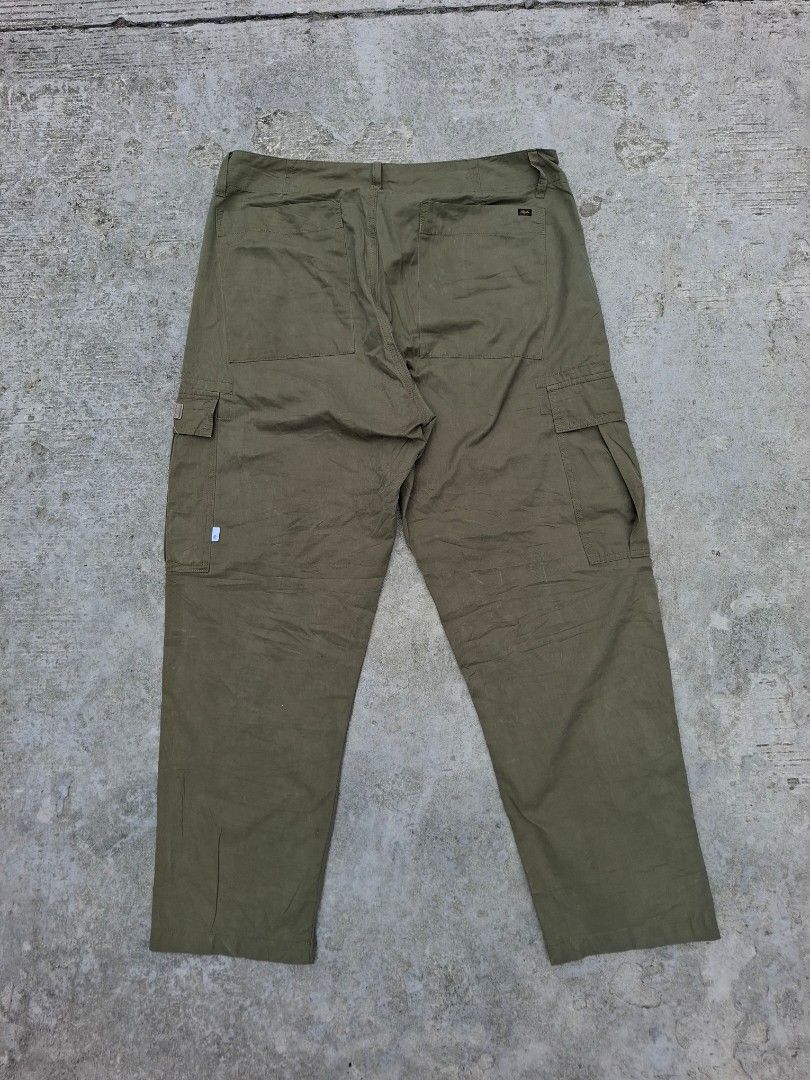 REPUTATION Paint Splattered/Repaired Distressed Military Pant (Category: Chinos) located in Iloilo. Submitted by mnky.bsns03 (Listing ID 1467747751, Image 2). Description: 9.5/10 Color rate No issues 36 Waistline 41 Length 14.5 Thigh 8.5 Leg Opening.