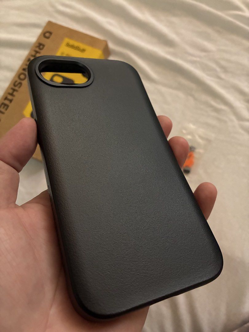 Rhinoshield Solid Suit for iphone 17e/16e (Category: Cases & Sleeves) located in San Jose del Monte. Submitted by yllib1112 (Listing ID 1467618490, Image 3). Description: 1 month used 2k+ orig price No issue Makinis pa Safe na safe ang iphone dito With free extra buttons orange/grey.