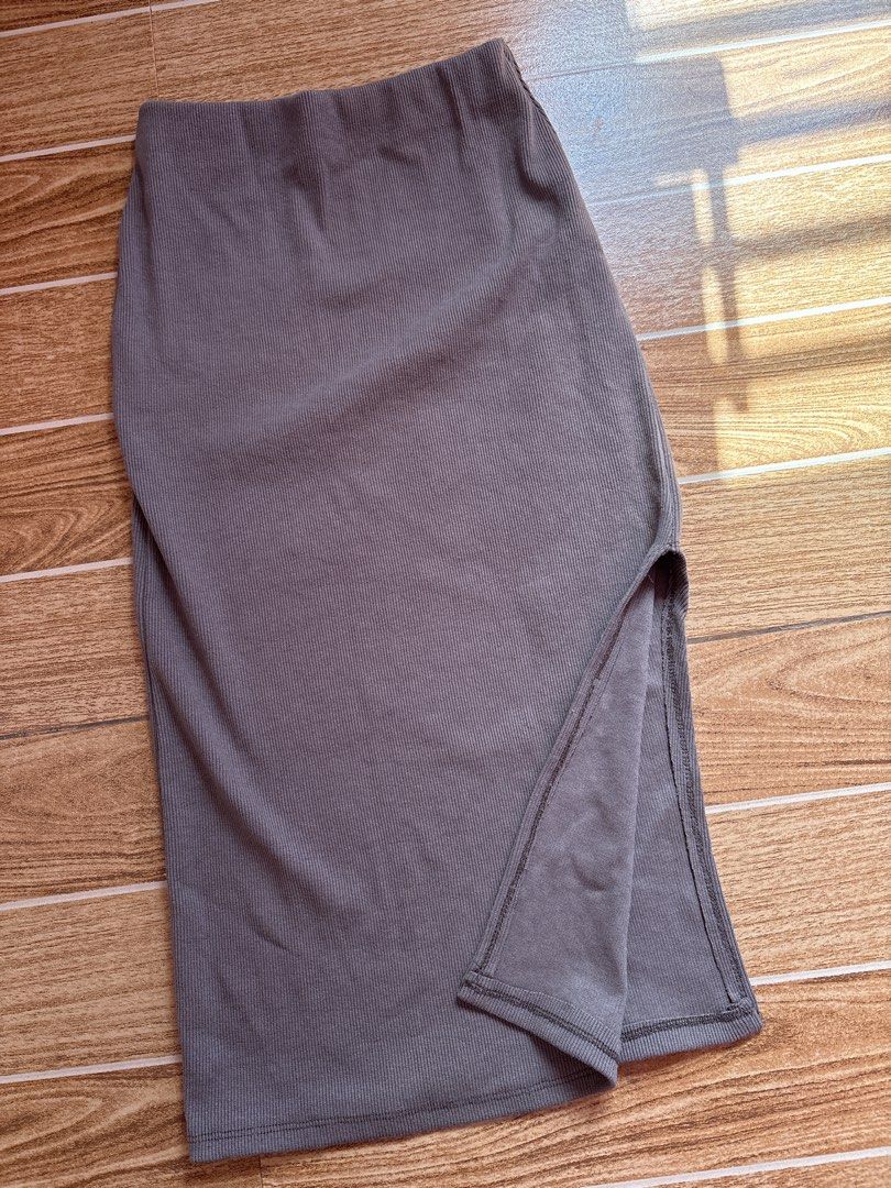 Ribbed midi skirt with side slit (Category: Skirts) located in Manila. Submitted by _foryou (Listing ID 1467666593, Image 2). Description: color: taupe super flattering fit! dm for when worn! used only once.