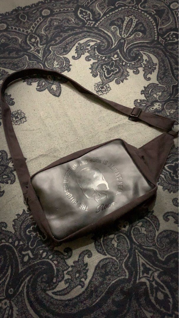 Roen body bag (Category: Cross-body Bags) located in Aloran. Submitted by cowskin_927 (Listing ID 1467711504, Image 3). Description: Roen bidy bag .