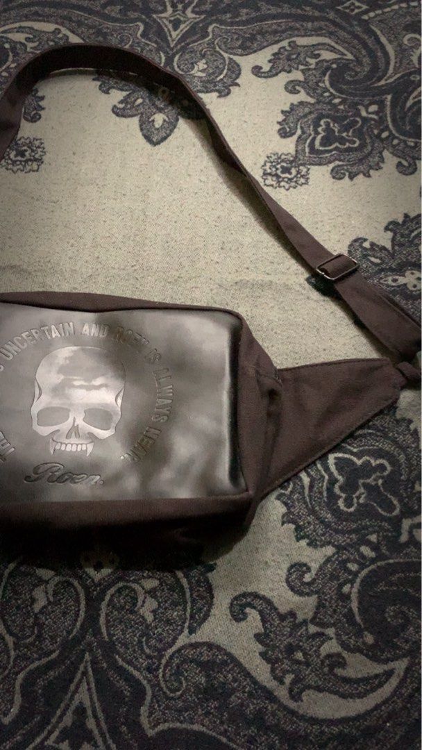 Roen body bag (Category: Cross-body Bags) located in Aloran. Submitted by cowskin_927 (Listing ID 1467711504, Image 2). Description: Roen bidy bag .