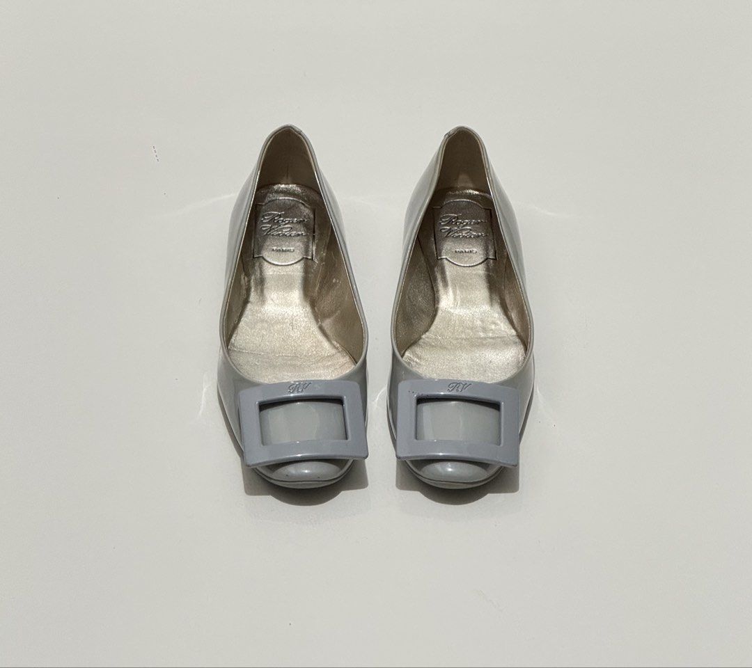 Roger vivier (Category: Flats & Sandals) located in Quezon City. Submitted by byuklph (Listing ID 1467641960, Image 2). Description: Auth💯size35.5/23cm Excellent condition no increase .