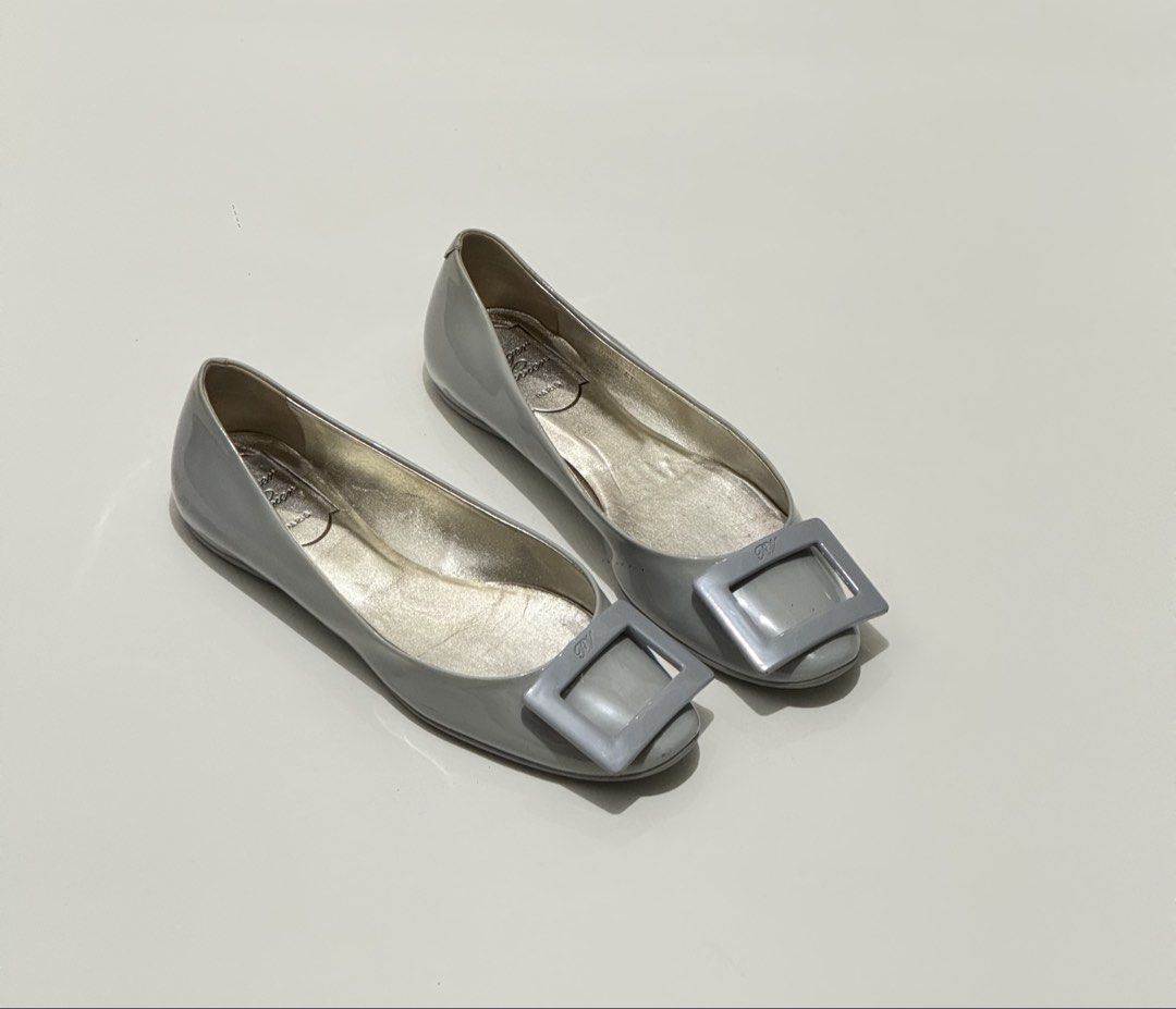 Roger vivier (Category: Flats & Sandals) located in Quezon City. Submitted by byuklph (Listing ID 1467641960, Image 3). Description: Auth💯size35.5/23cm Excellent condition no increase .