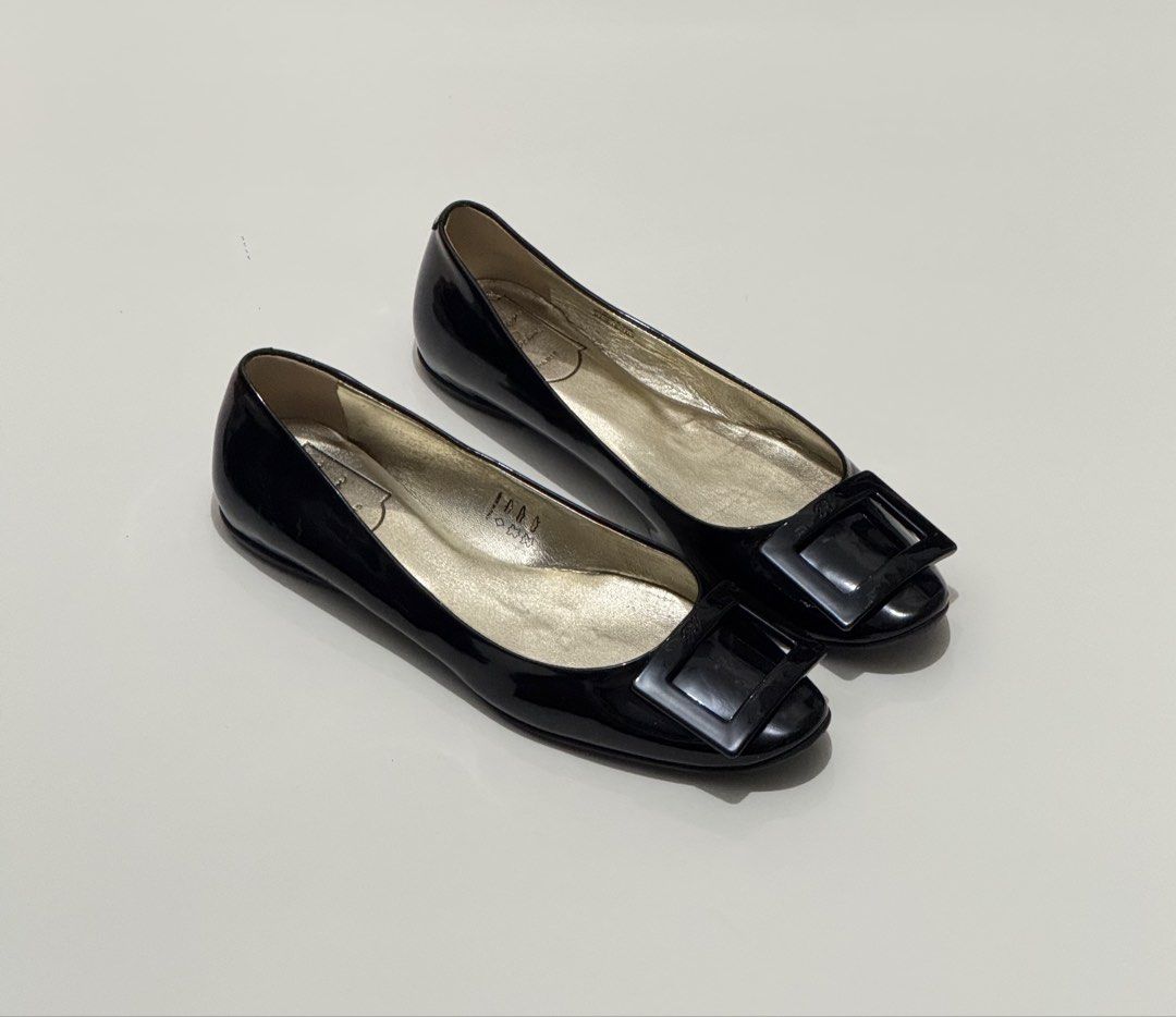 Roger Vivier (Category: Flats & Sandals) located in Quezon City. Submitted by byuklph (Listing ID 1467642498, Image 3). Description: Auth💯size38/25cm Excellent condition no inclusion .