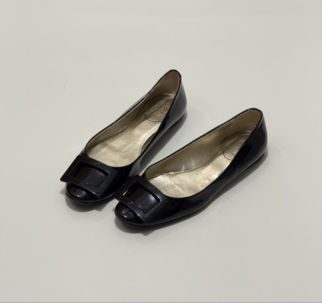 Roger Vivier (Category: Flats & Sandals) located in Quezon City. Submitted by byuklph (Listing ID 1467642498, Image 1). Description: Auth💯size38/25cm Excellent condition no inclusion .