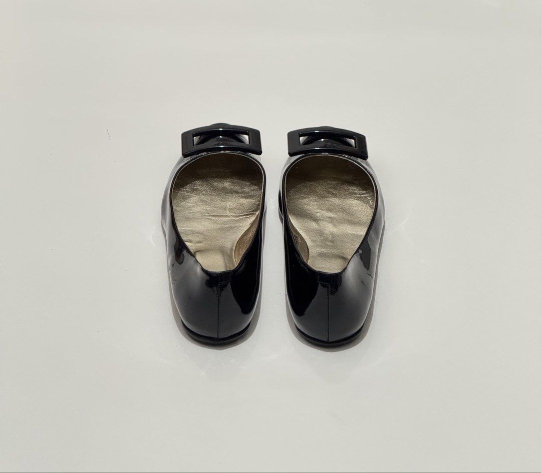 Roger Vivier (Category: Flats & Sandals) located in Quezon City. Submitted by byuklph (Listing ID 1467642498, Image 2). Description: Auth💯size38/25cm Excellent condition no inclusion .