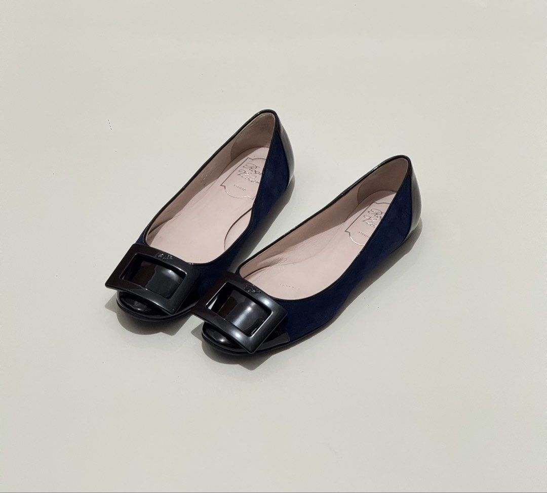 Roger vivier (Category: Flats & Sandals) located in Quezon City. Submitted by byuklph (Listing ID 1467642646, Image 1). Description: Auth💯size35.5/23cm Excellent condition no inclusion .