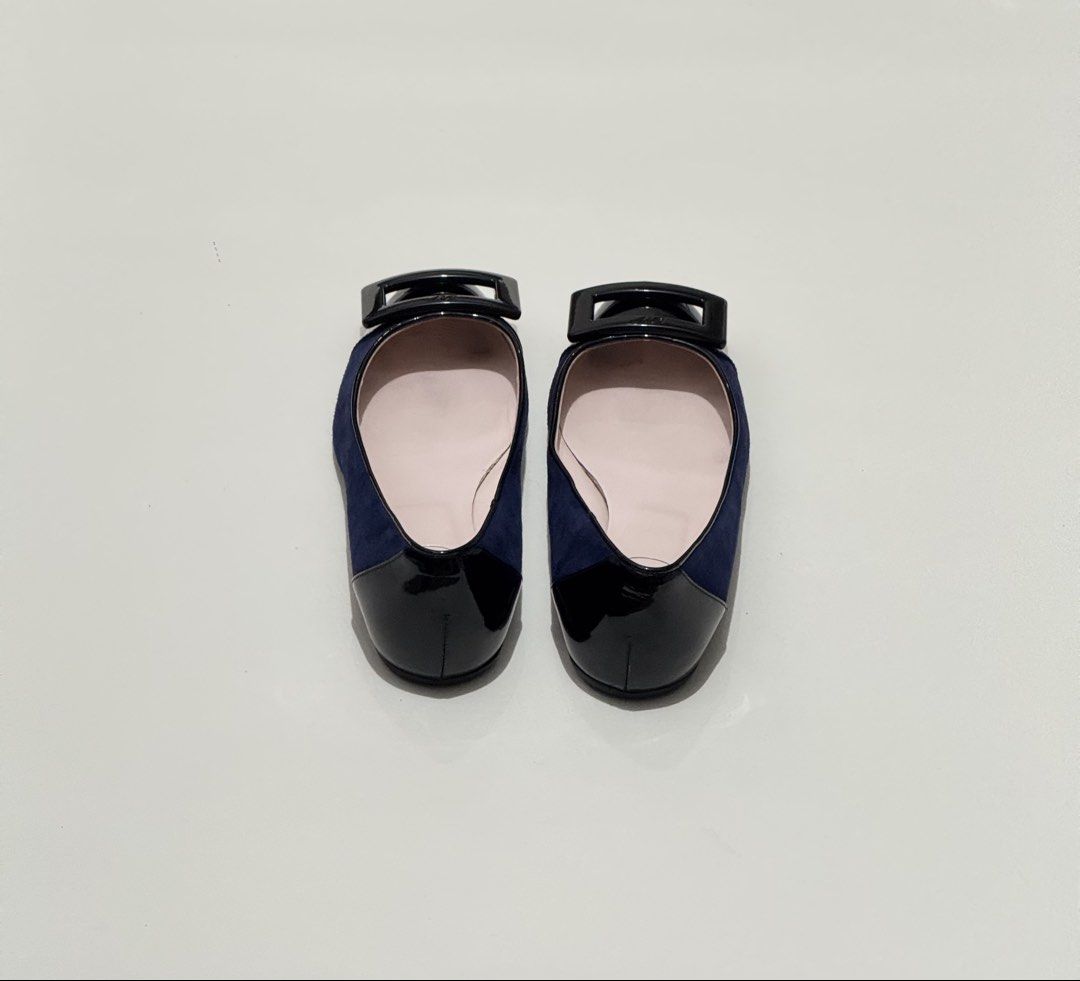 Roger vivier (Category: Flats & Sandals) located in Quezon City. Submitted by byuklph (Listing ID 1467642646, Image 3). Description: Auth💯size35.5/23cm Excellent condition no inclusion .