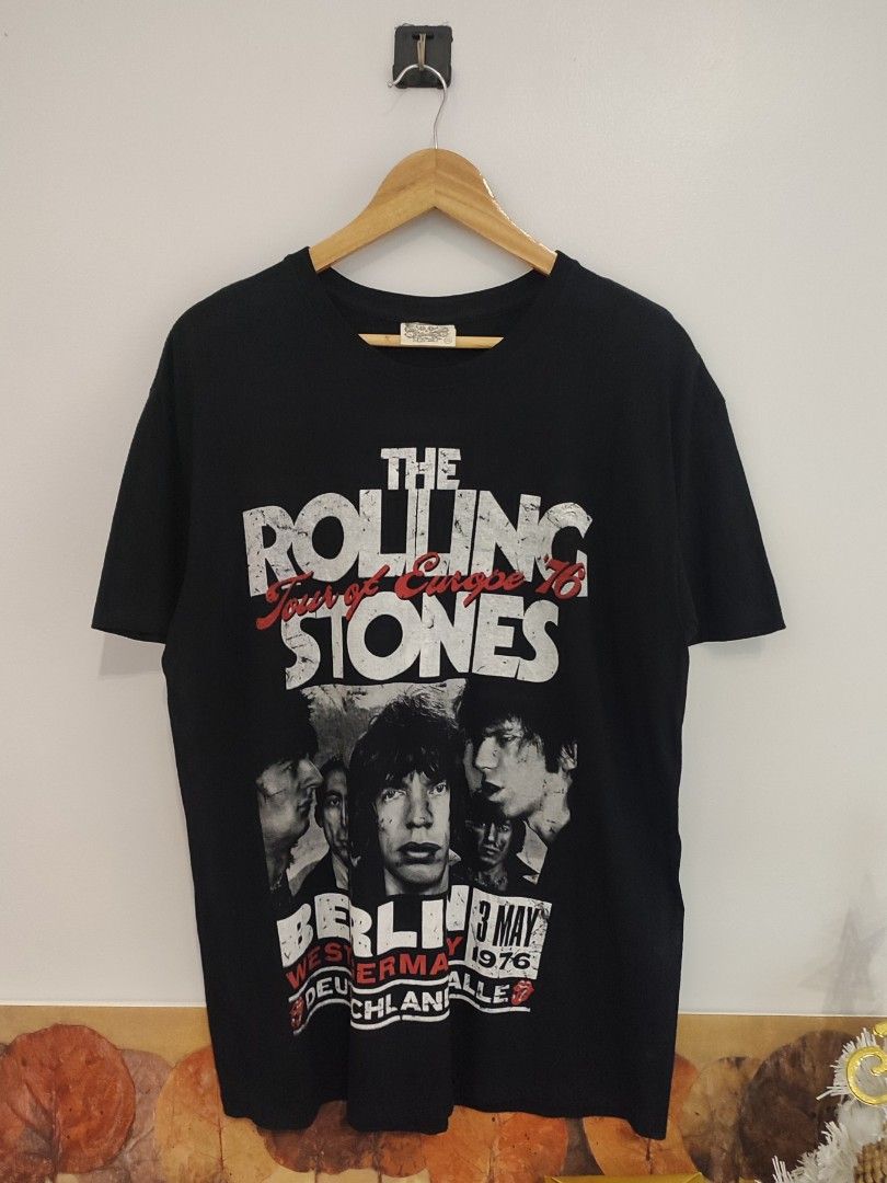 Rolling Stones & Tupac Back To Back Print Tee (Category: Tshirts & Polo Shirts ) located in Ibajay. Submitted by trendholicrepublique (Listing ID 1467686204, Image 1). Description: Rolling Stones & Tupac Back To Back Print Tee 199 Php Color Rate 10/10 XXXL On Tag (23 x 30) Very Good to Excellent Condition (need wash).