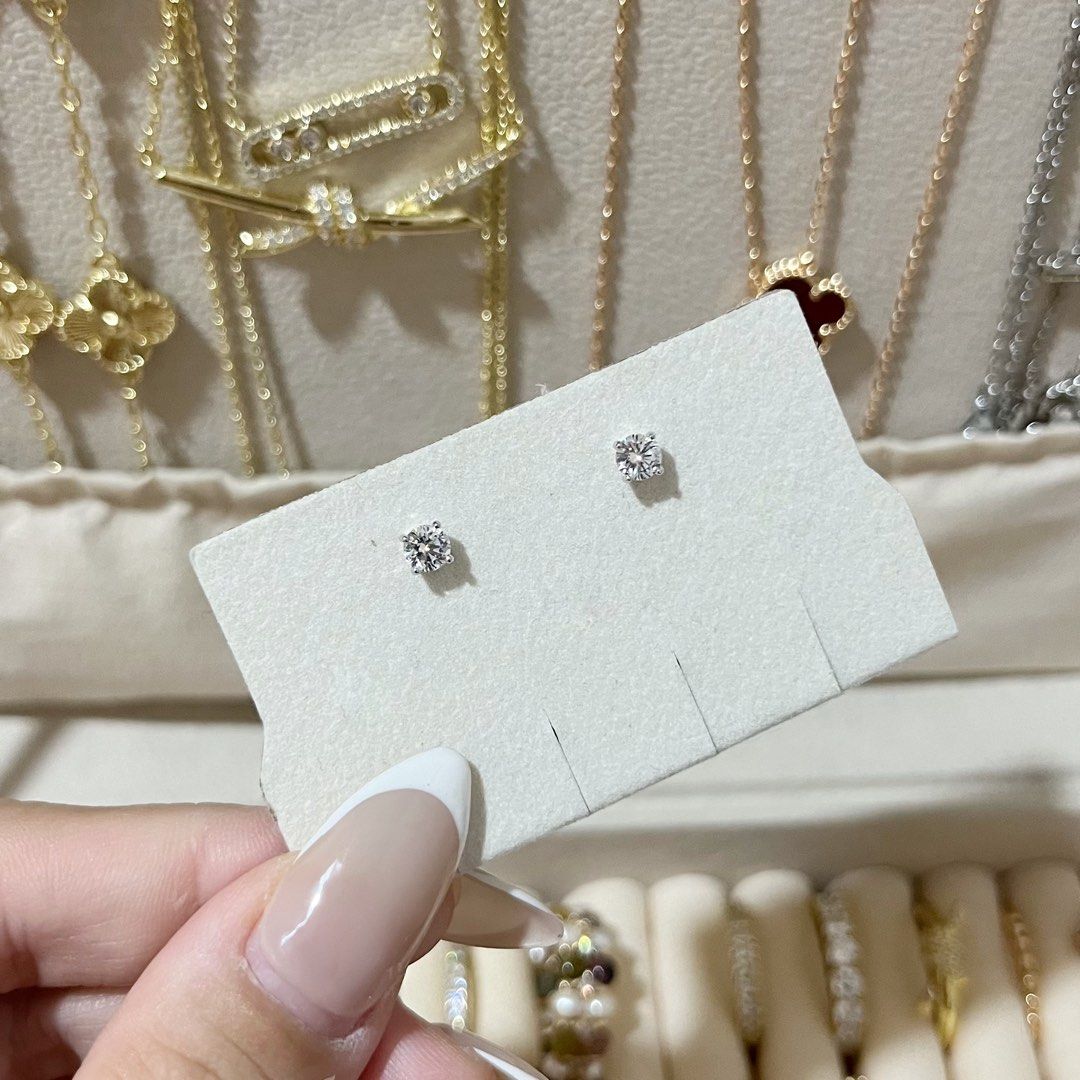 4mm ROUND CUT MOISSANITE LIKE STUD EARRING (Category: Earrings) located in Talavera. Submitted by curatedbykhy (Listing ID 1467605970, Image 1). Description: 8A cubic zirconia only! NOT moissanite - super sparkly in actual (comparable to moissanite).