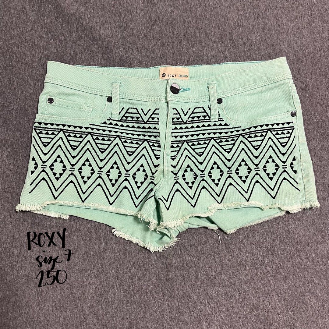 Roxy Aztec style shorts in cabbage (Category: Shorts) located in Las Pinas. Submitted by jilanah (Listing ID 1467767693, Image 1). Description: Size junior 7 / 28.
