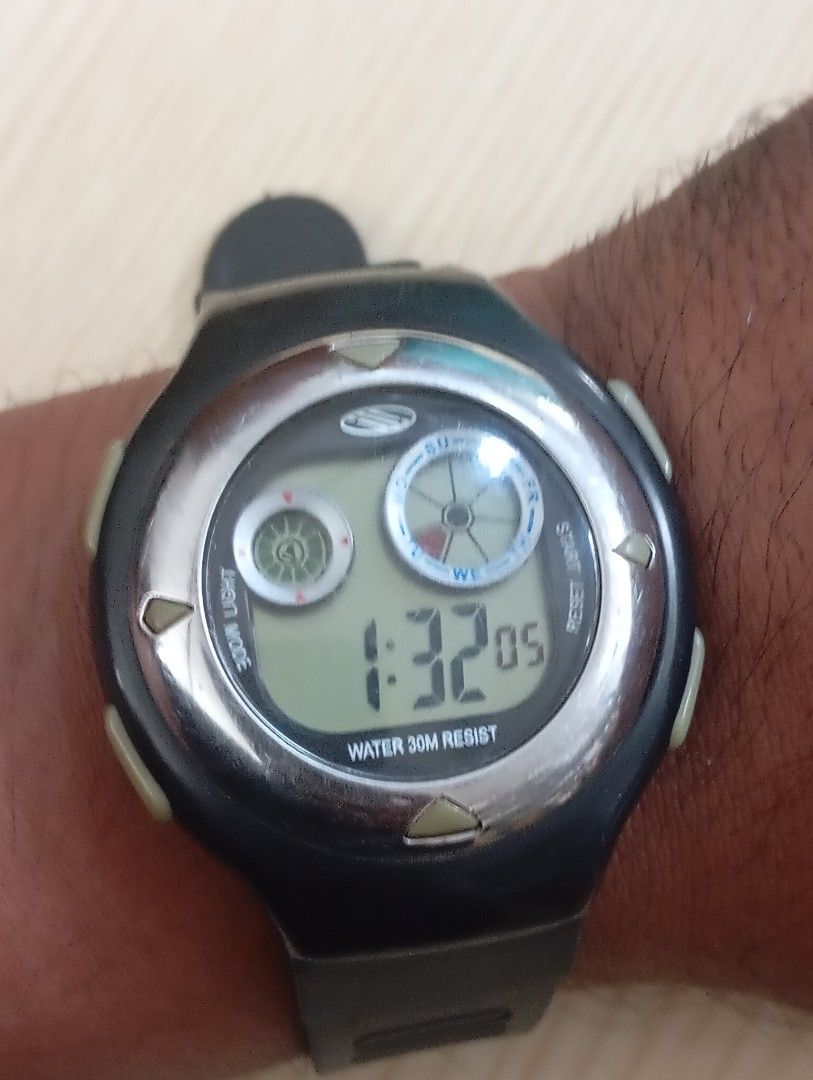 Rudy project (Category: Men's Watches) located in Las Pinas. Submitted by quick_deals_great_finds2 (Listing ID 1467647724, Image 2). Description: Original good working condition Medium size unisex.