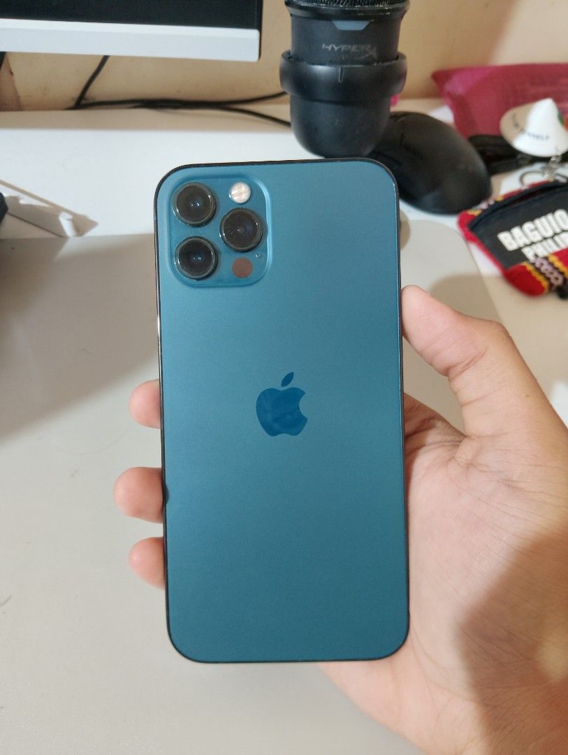 Rush Iphone 12 pro (Category: iPhone 12 Series) located in Rizal. Submitted by mendozaemm29661 (Listing ID 1467677795, Image 1). Description: price is negotiable no sim restriction working face id truetone sobrang kinis pa all parts orig no history of repair bh:73% (orig batt) zpa variant unli reset unit only Antipolo area. issue: small crack sa top left ng screen pero hindi naman nakaka apekto.