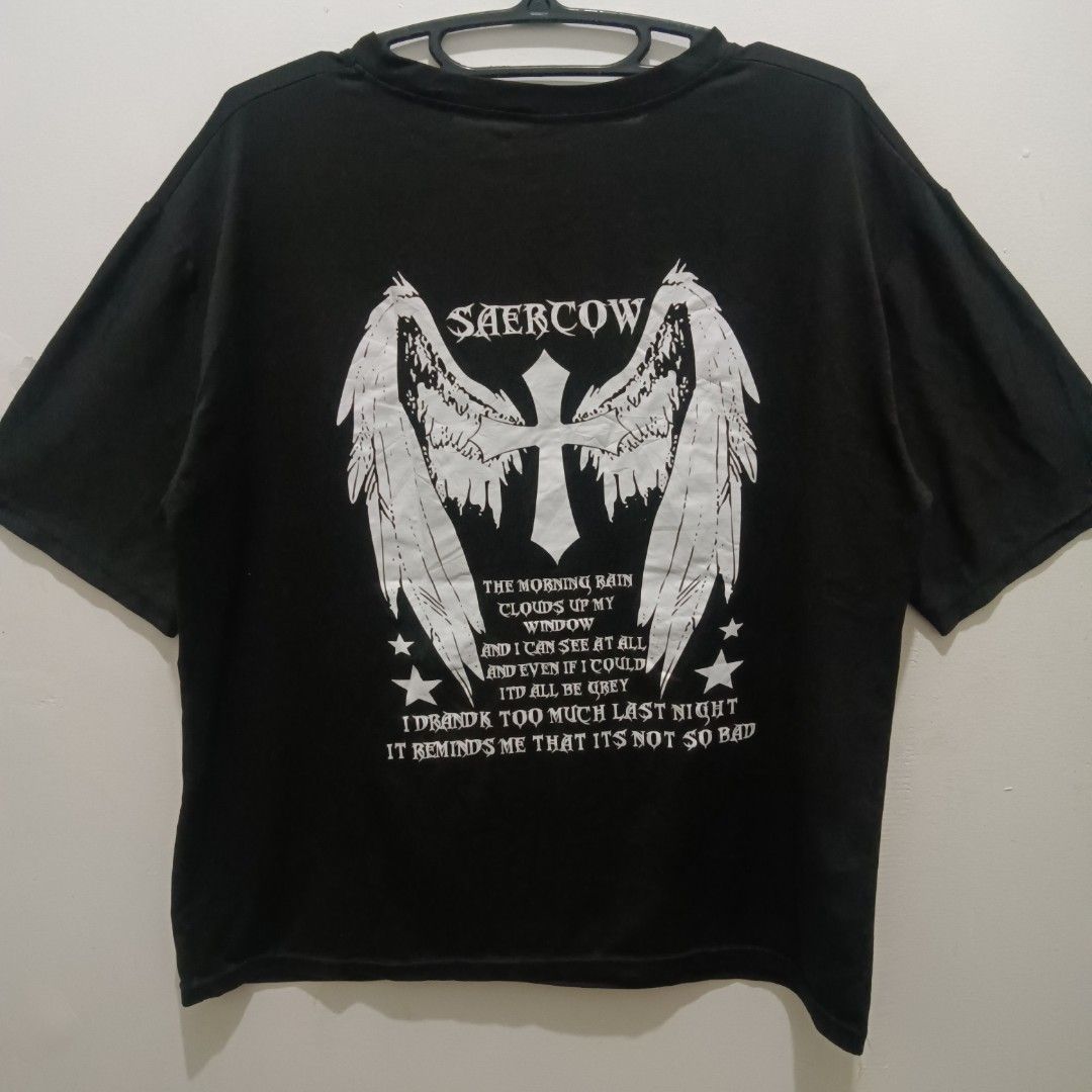 SAERCOW Graphic Shirt (Category: Tshirts & Polo Shirts ) located in Caloocan City. Submitted by jaychingsss (Listing ID 1467751761, Image 1). Description: Saercow Graphic Shirt - 50 21x26 Color Rate: 9/10 Cut Tags NEED WASH.