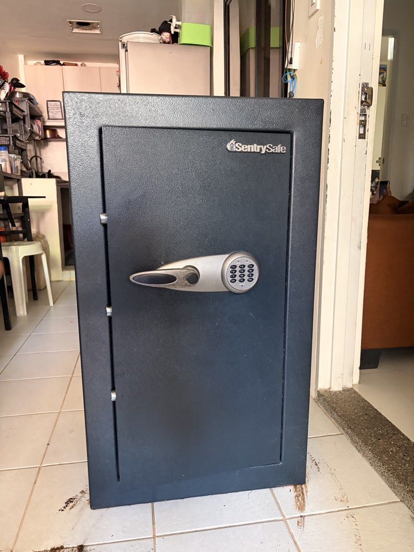 Safe Vault (Category: Safe) located in Las Pinas. Submitted by ayee_mami (Listing ID 1467605498, Image 1). Description: For Sale Sentry Safe Vault Heavy Duty Fire Proof Digital 6.01 cubic feet Minor rust. 22k negotiable Pick up / Delivery.