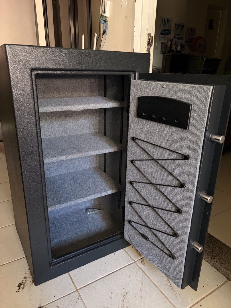 Safe Vault (Category: Safe) located in Las Pinas. Submitted by ayee_mami (Listing ID 1467605498, Image 2). Description: For Sale Sentry Safe Vault Heavy Duty Fire Proof Digital 6.01 cubic feet Minor rust. 22k negotiable Pick up / Delivery.