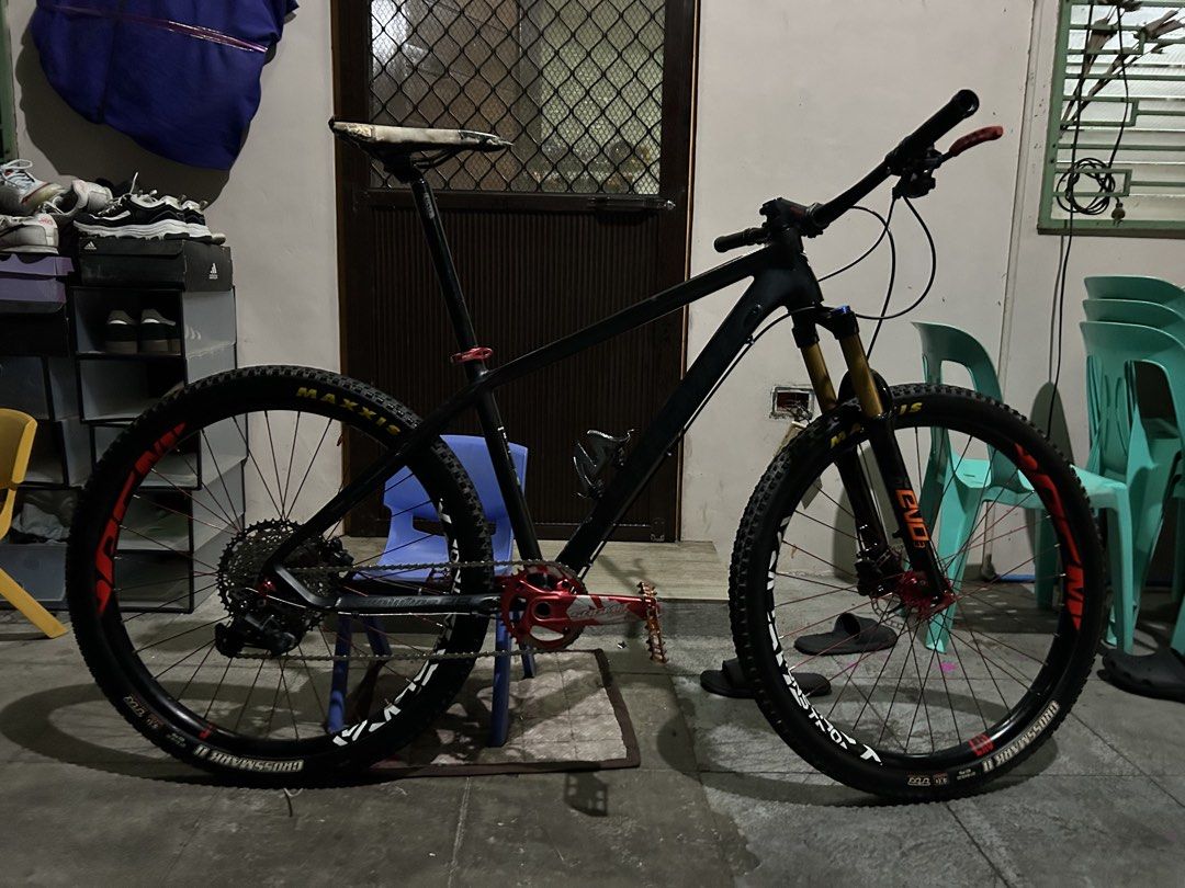 sagmit evolution r8 27.5 (Category: Bicycles) located in Manila. Submitted by mharkdane (Listing ID 1467669014, Image 1). Description: Frameset: Sagmit evolution r8 27.5M Sagmit evo3 fork Cockpit: unknown sagmit riser handlebar sagmit chaser stem unknow saddle uno seatpost groupset: shimano deore sgs m6100 12s rd sagmit edison 12s shifter sagmit 12s cogs unknown chain sagmit evo3 crank arm sagmit dx2 pedal sagmit chain ring 36t shimano mt200 brak