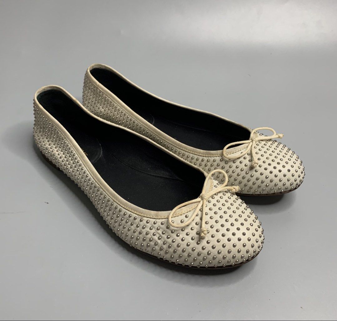 Saint Laurent Paris (Category: Flats & Sandals) located in Binan City. Submitted by disqualified_but_undefeated (Listing ID 1467772815, Image 1). Description: Saint Laurent Paris Studded Ballet Flats Womens Size- 36.5 In Good Condition •No Inclusions •Pair Only •Minimal Dirts Due To Usage •Please Check Detailed Photos Posted For Your Reference Thankyou!!! •These shoes are the Saint Laurent Studded Leather Ballet Flats, featuring ivory/white leath