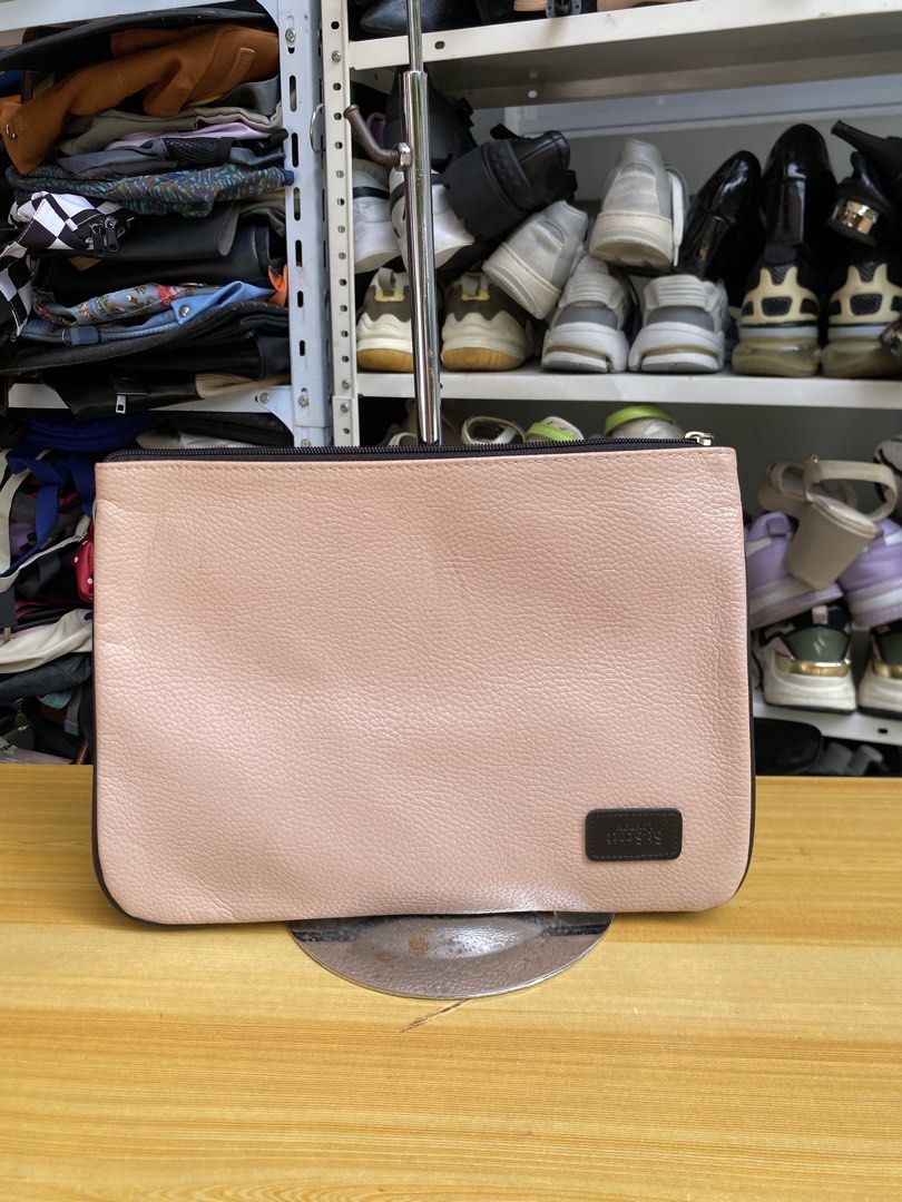 Saint Scott London pouch 12” (Category: Purses & Pouches) located in Davao. Submitted by jennicaestrella_1995 (Listing ID 1467641515, Image 1). Description: .