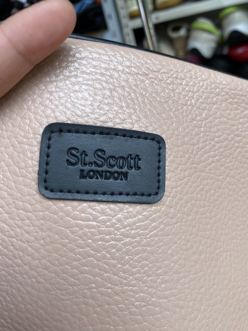 Saint Scott London pouch 12” (Category: Purses & Pouches) located in Davao. Submitted by jennicaestrella_1995 (Listing ID 1467641515, Image 3). Description: .