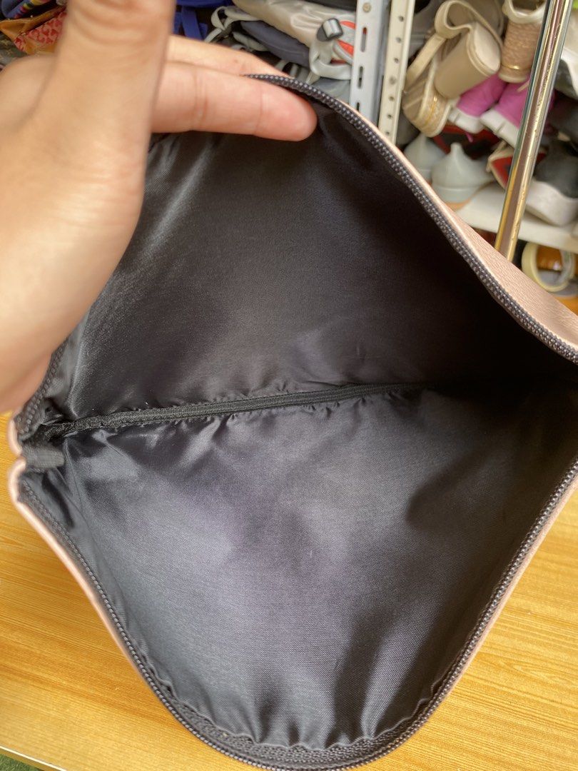 Saint Scott London pouch 12” (Category: Purses & Pouches) located in Davao. Submitted by jennicaestrella_1995 (Listing ID 1467641515, Image 2). Description: .