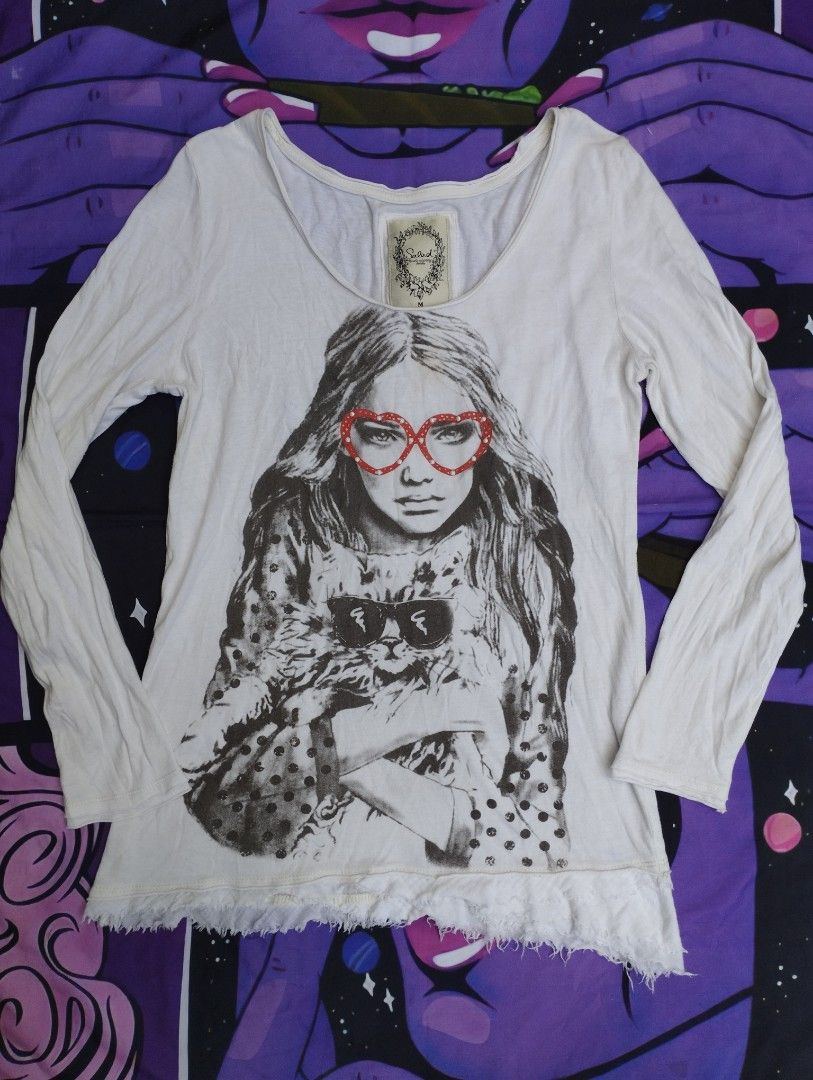 SALAD SHIRT (Category: Longsleeves) located in Solano. Submitted by ashamegumi (Listing ID 1467811874, Image 1). Description: Salad brand Good used condition kayo na po magpapaputi ng todo Fits S-L Shipping via J&T SF:54php & above.