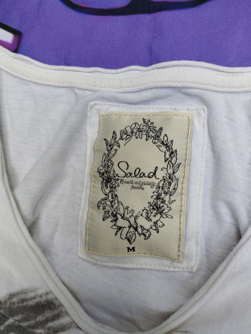 SALAD SHIRT (Category: Longsleeves) located in Solano. Submitted by ashamegumi (Listing ID 1467811874, Image 2). Description: Salad brand Good used condition kayo na po magpapaputi ng todo Fits S-L Shipping via J&T SF:54php & above.