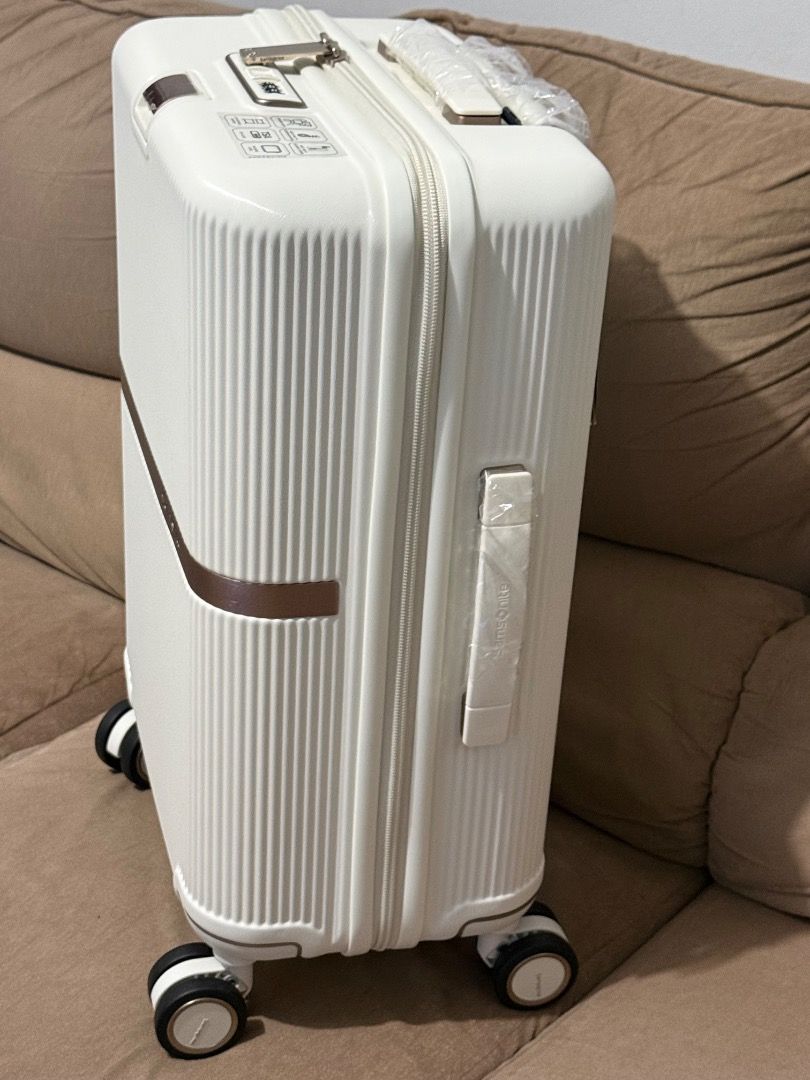 Samsonite Minter Spinner in Ivory. (Category: Luggage) located in Mandaluyong City. Submitted by aizhaaya15295 (Listing ID 1467663284, Image 3). Description: Key Features • Exterior Design: Features a luxurious, fine vertical groove hardshell made from durable polycarbonate paired with an integrated aluminum logo bar across the center. • Aero-Trac™ II Suspension Wheel System: Shock-absorbing spinner wheels equipped with a ball-bearing mechanism t