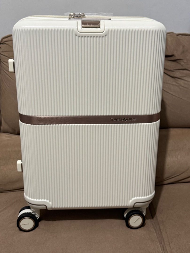 Samsonite Minter Spinner in Ivory. (Category: Luggage) located in Mandaluyong City. Submitted by aizhaaya15295 (Listing ID 1467663284, Image 1). Description: Key Features • Exterior Design: Features a luxurious, fine vertical groove hardshell made from durable polycarbonate paired with an integrated aluminum logo bar across the center. • Aero-Trac™ II Suspension Wheel System: Shock-absorbing spinner wheels equipped with a ball-bearing mechanism t