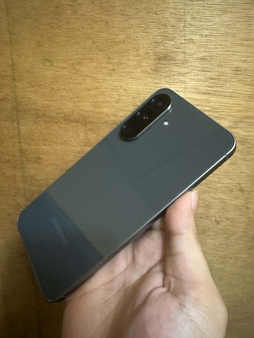 Samsung A56 5G 256gb (Category: Samsung) located in Manila. Submitted by newtiger_4396d9 (Listing ID 1467613069, Image 2). Description: - Brand/Model: Samsung A56 5G - Storage: 256GB - Color: Graphite - Good As New - 100% Good Condition - Condition: Excellent, Clean Screen and Body .