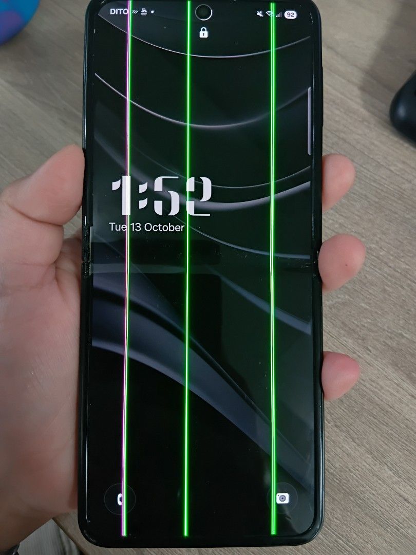 Samsung galaxy flip 3 (Category: Samsung) located in Manila. Submitted by jellycalica (Listing ID 1467651981, Image 1). Description: FOR SALE: Samsung Galaxy Z Flip 3 - ₱3,500 ISSUE: May green/pink lines sa main screen Pero 100% WORKING lahat - pang backup, pang camera, pang FB/TikTok goods pa! DETAILS: ✅ Original LCD - never been repaired / opened ✅ Maganda pa camera - malinaw front & back ✅ No ghost touch, fingerprint & cover screen working ✅ A