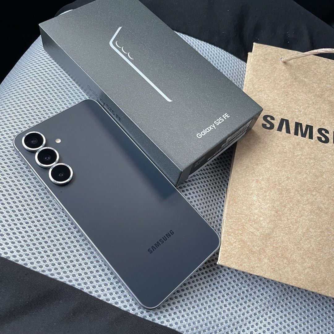 Samsung galaxy S25 fe (Category: Samsung) located in Davao. Submitted by xpressyovrselfxy (Listing ID 1467726917, Image 1). Description: 100% NO ISSUE 100% no dents or scratches 8gb | 256gb Jetblack color 2nd phone.