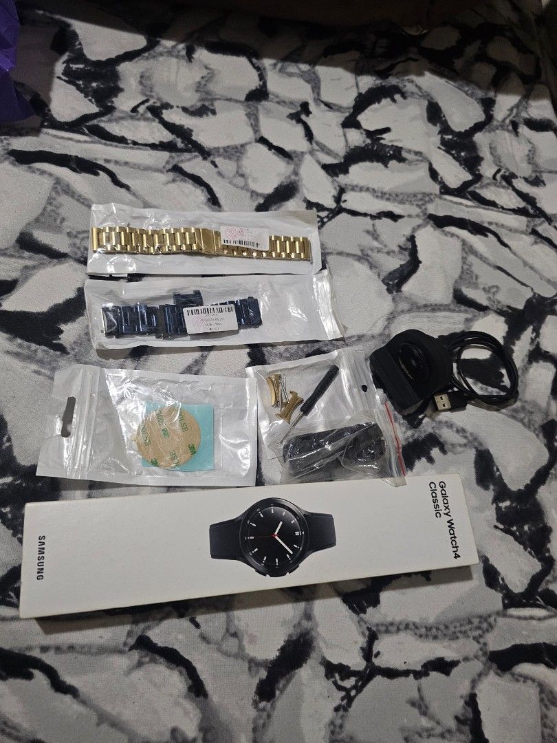 Samsung galaxy watch 4 classi (Category: Wearables & Smart Watches) located in Manila. Submitted by gsauce890 (Listing ID 1467788094, Image 1). Description: - Brand/Model: Samsung Galaxy Watch4 Classic - Condition: Good (Layered 4) - Includes original box, magnetic charger, and extra straps (gold and blue metal links) - Additional accessories and tools included as shown in photos - Meetup location: Sta. Lucia East Grand Mall, Felix Ave (Marcos Hw