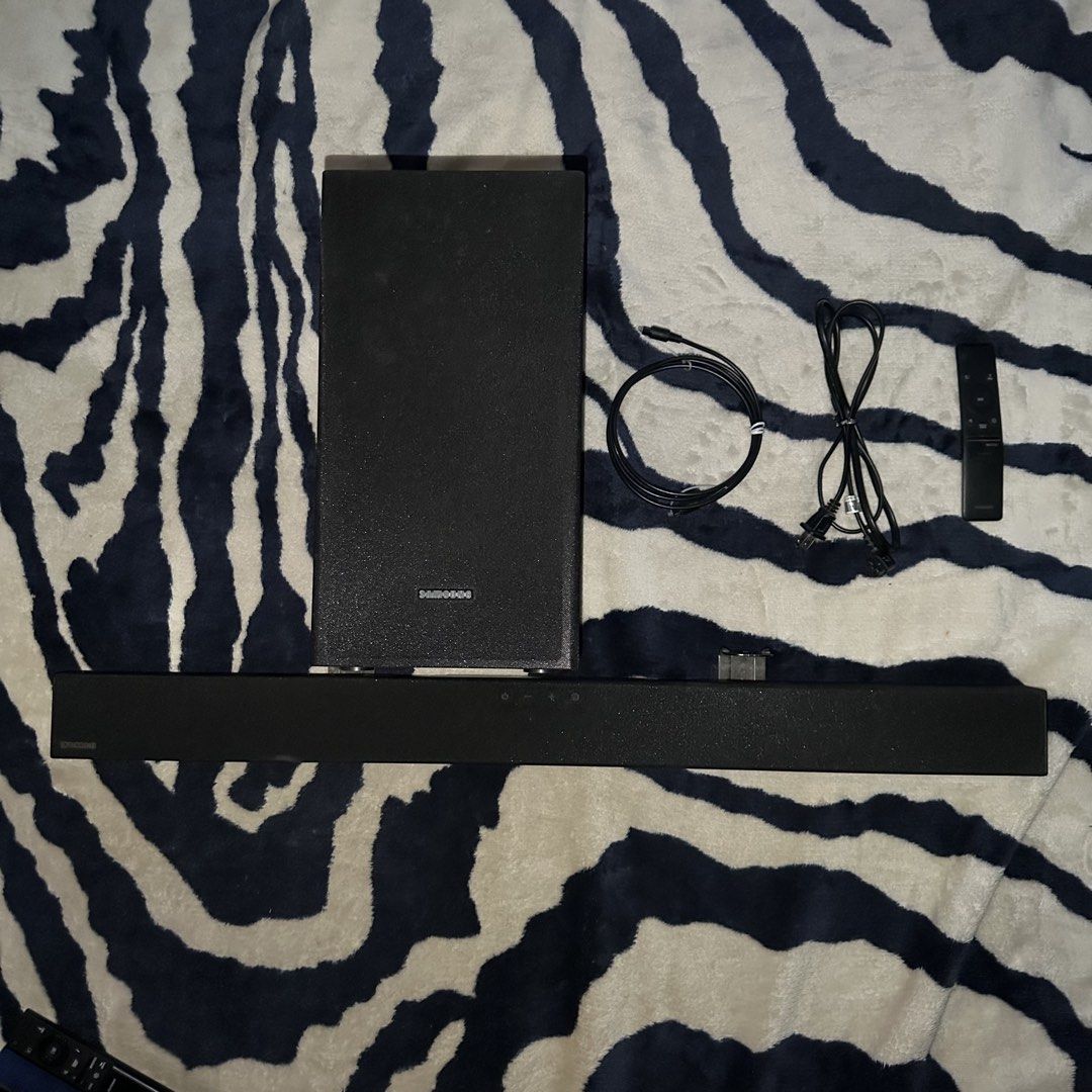 Samsung HW-T420/XP Soundbar (Category: Soundbars, Speakers & Amplifiers) located in Angeles City. Submitted by zealphoenix_73866d (Listing ID 1467794880, Image 1). Description: ✅ 2.1-channel sound ✅ Good working condition ✅ No issues ✅ With remote and subwoofer ✅ With cables ✅ Can nego ✉️ Angele City meet up.