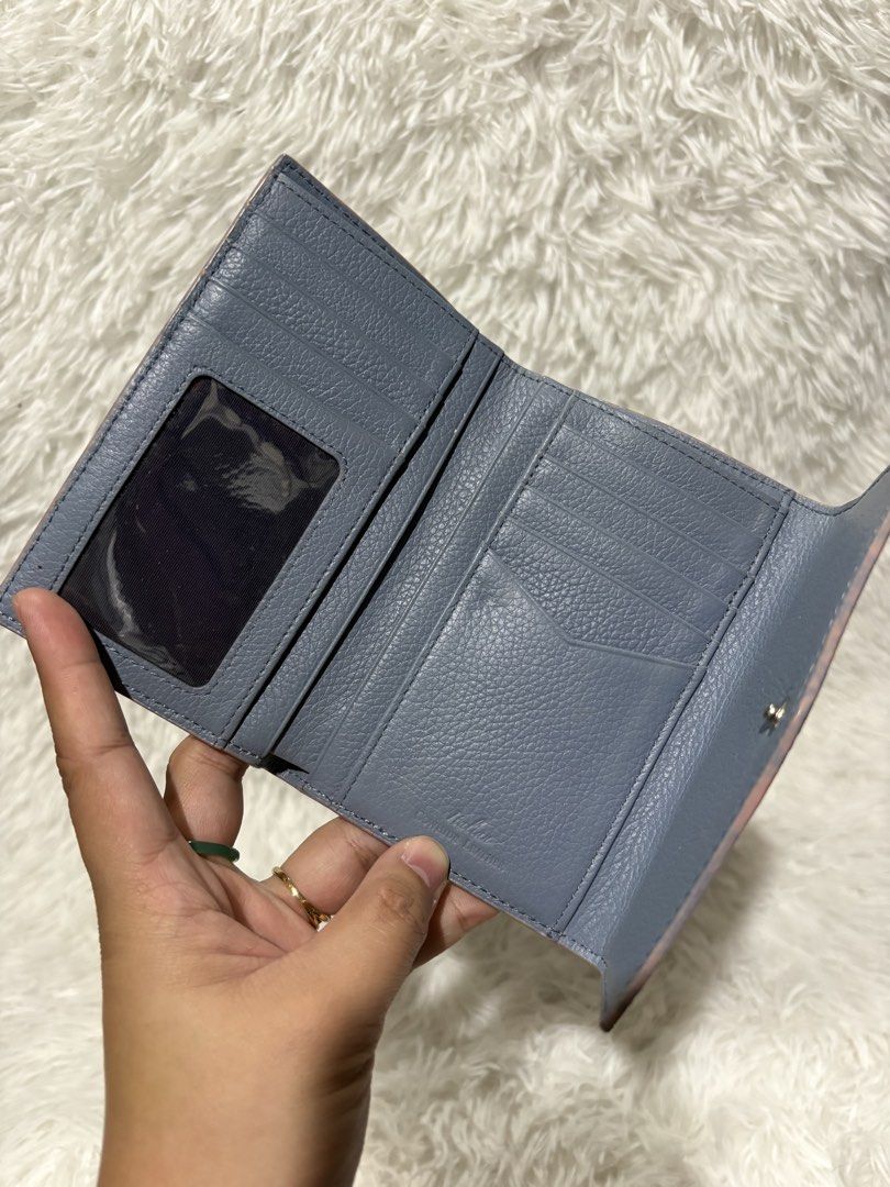 Samuel ashley (Category: Wallets & Card holders) located in Baguio. Submitted by rheaanne07 (Listing ID 1467832045, Image 3). Description: Medium wallet Genuine leather Ang mahal din ng brand na ito Pretty.
