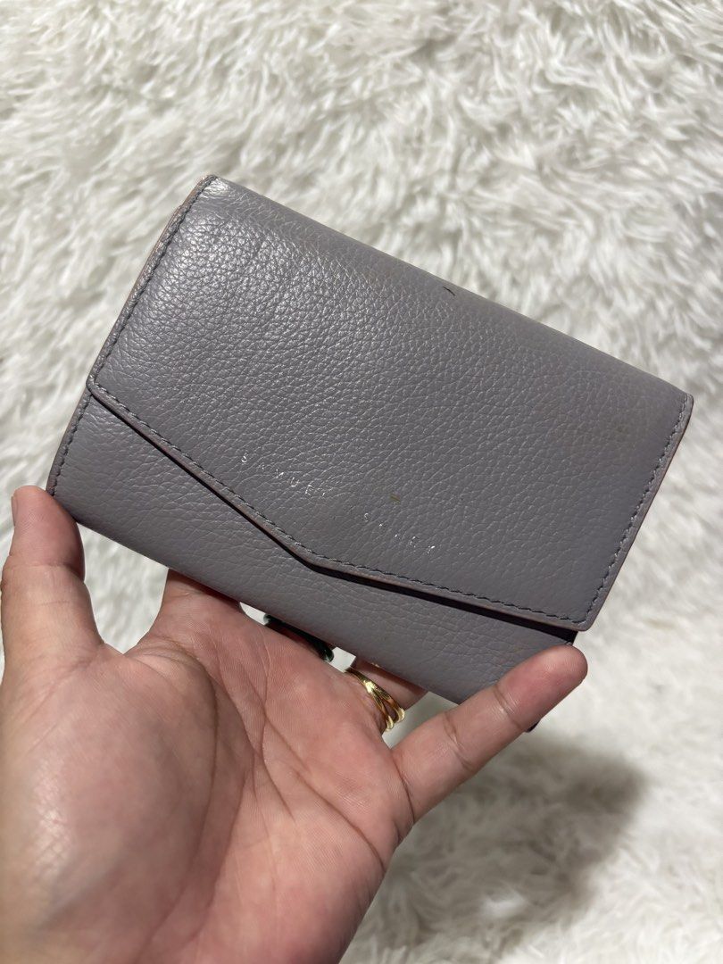 Samuel ashley (Category: Wallets & Card holders) located in Baguio. Submitted by rheaanne07 (Listing ID 1467832045, Image 1). Description: Medium wallet Genuine leather Ang mahal din ng brand na ito Pretty.