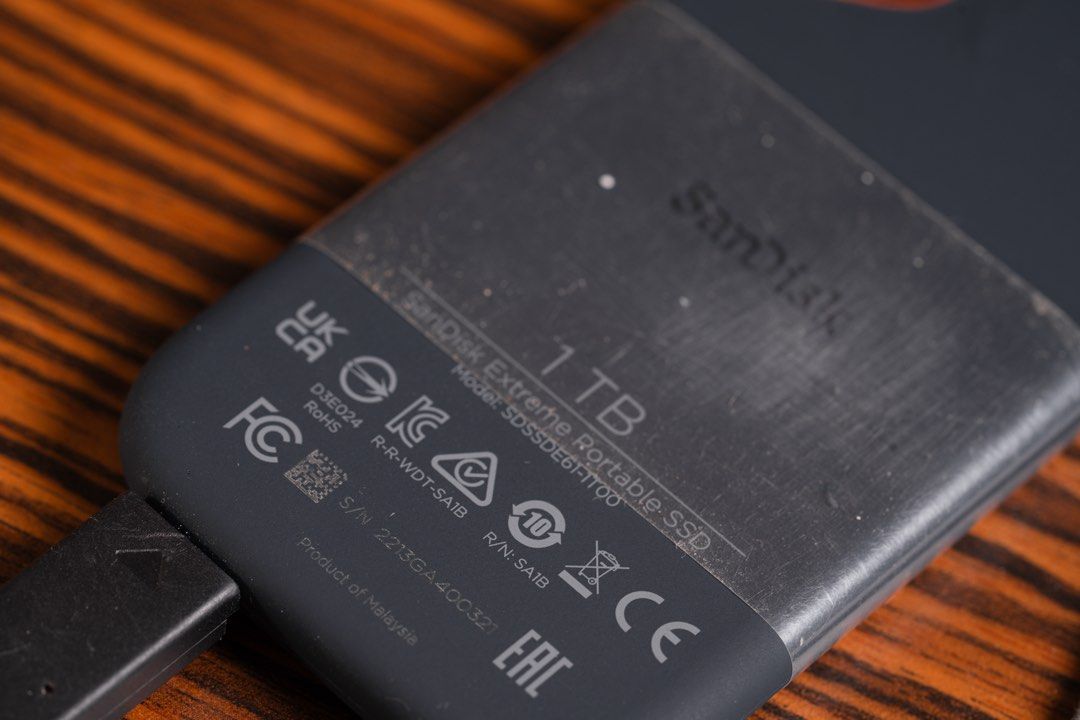 Sandisk Extreme Portable 1TB (Category: Hard Disks & Thumbdrives) located in Manila. Submitted by tonyslark (Listing ID 1467622618, Image 2). Description: Sandisk Extreme Portable SSD (My personally owned) 1TB PHP 8,000 ✅ Open for Meetups 💰 High Appraisal for your devices 🔄 Open for Trade-ins & Upgrades 🛡️ Warranty available on units for your peace of mind Every item is thoroughly inspected before being listed. Message the page for inquiries, 