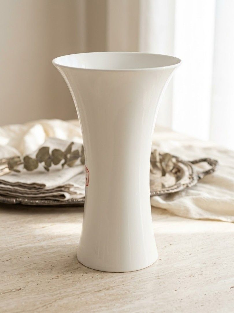 Sandra Rich Fine Bone China Deco Vase (Category: Vases & Decorative Bowls) located in Consolacion. Submitted by luxekerei (Listing ID 1467606843, Image 1). Description: .