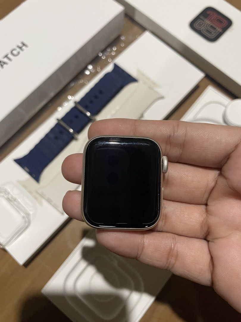 SE3 40Mm (Category: Wearables & Smart Watches) located in Santa Rosa. Submitted by lois999 (Listing ID 1467698531, Image 3). Description: •Apple watch SE3 (40MM Starlight) •S/M •100 BH •Almost brand new •Bought last August 12 (Apple store) •Complete set -Device -Charger -2strap -Box •Makinis pa. Can check upon meet up.￼.