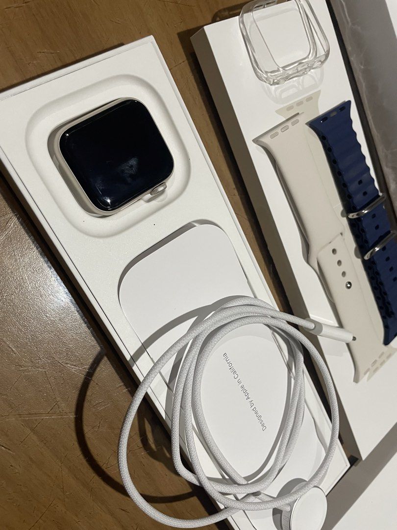 SE3 40Mm (Category: Wearables & Smart Watches) located in Santa Rosa. Submitted by lois999 (Listing ID 1467698531, Image 2). Description: •Apple watch SE3 (40MM Starlight) •S/M •100 BH •Almost brand new •Bought last August 12 (Apple store) •Complete set -Device -Charger -2strap -Box •Makinis pa. Can check upon meet up.￼.