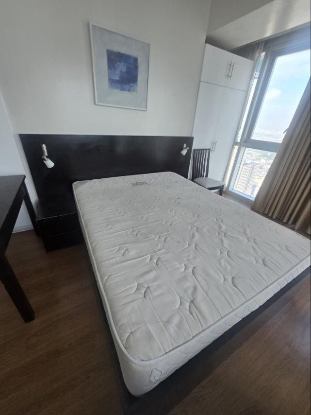 SECONDHAND URATEX KING SIZE MATTRESS WITH BED FRAME FOR SALE (Category: Bed Frames & Mattresses) located in Rizal. Submitted by morteebrand (Listing ID 1467730268, Image 1). Description: King size mattress with bed frame for sale.